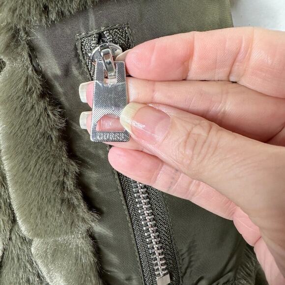 NWOT Guess Felicia Super Soft Olive Green Faux Fur Bomber Jacket Side Pockets XS - Picture 5 of 12